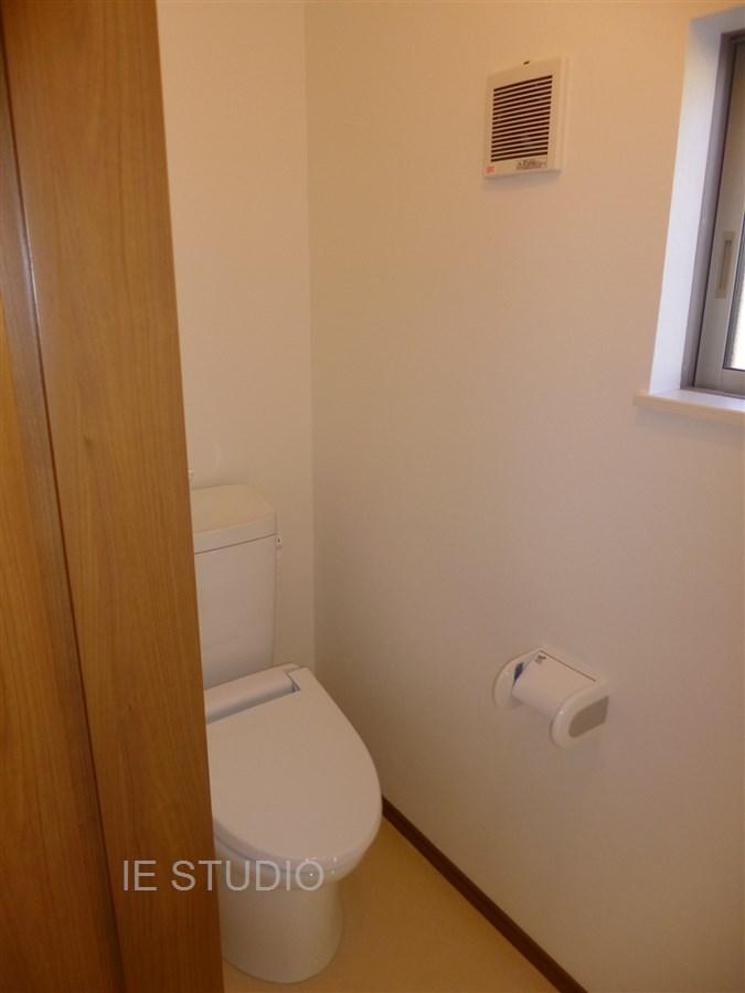 Toilet. Local (11 May 2013) Shooting