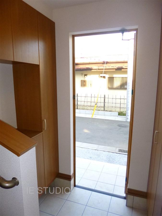 Entrance. Local (11 May 2013) Shooting