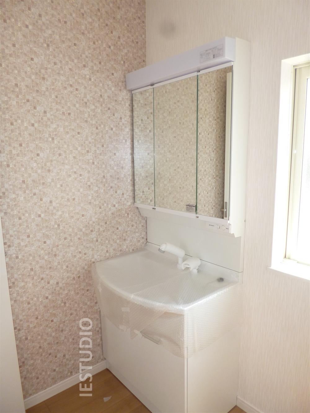 Wash basin, toilet. 2013 June shooting 1 Building