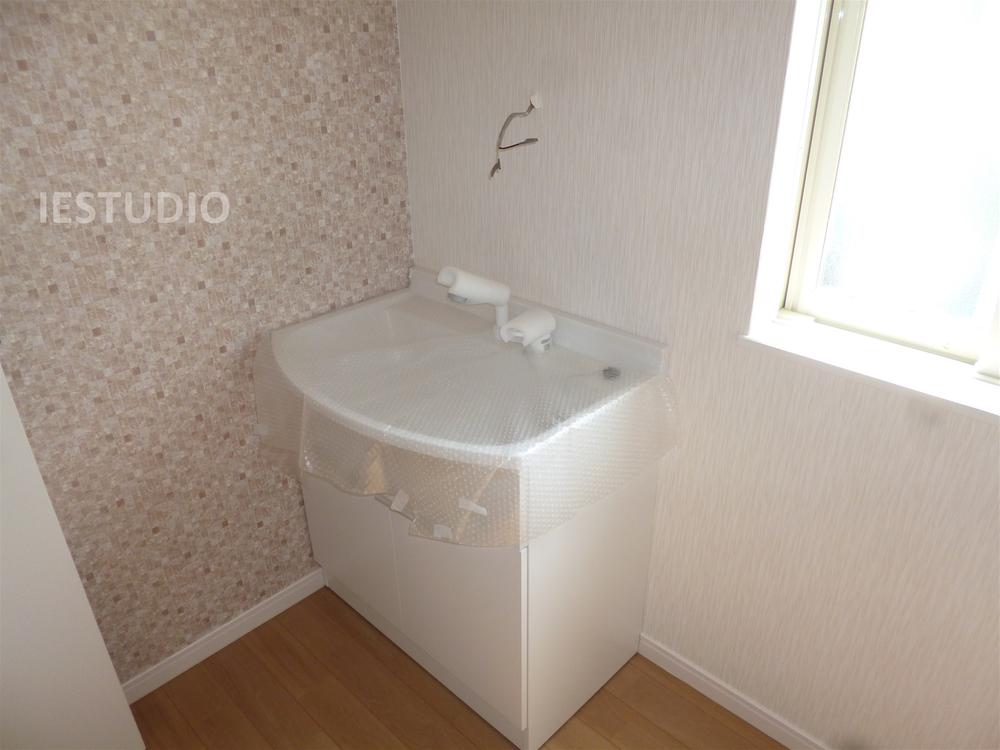 Wash basin, toilet. 2013 June shooting Building 3