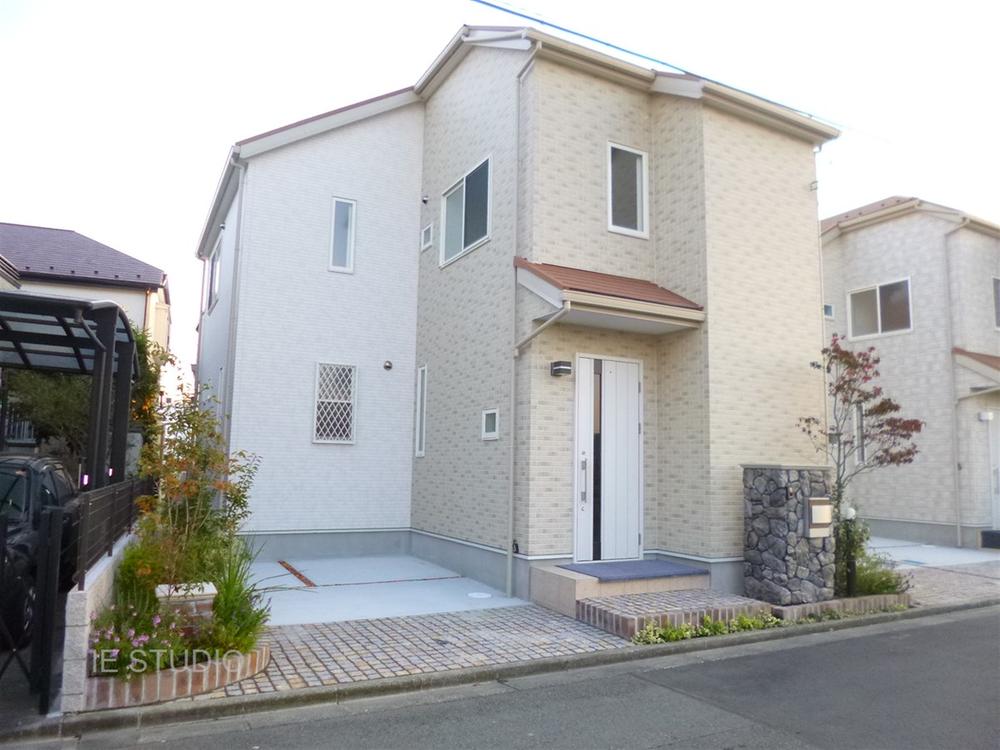 Local photos, including front road. 2013 November shooting Building 3