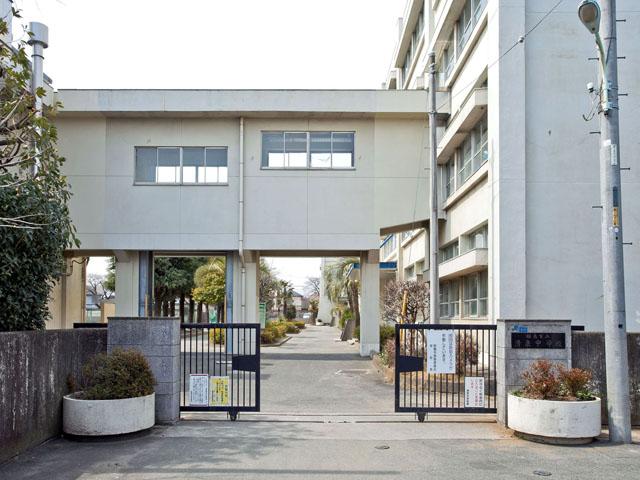 Junior high school. Seisen 630m until junior high school