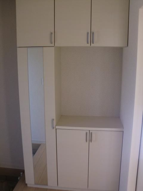 Other. Storage rich footwear box with mirror