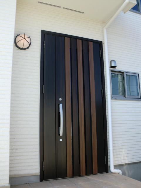 Entrance. Parent-child entrance door site (December 2013) Shooting