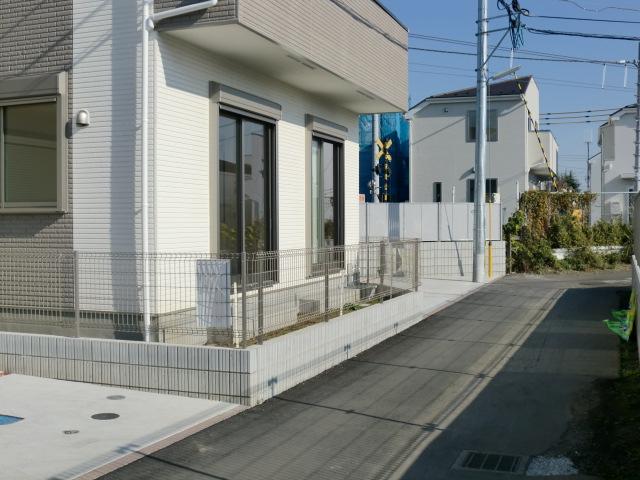 Local photos, including front road. Local (12 May 2013) Shooting