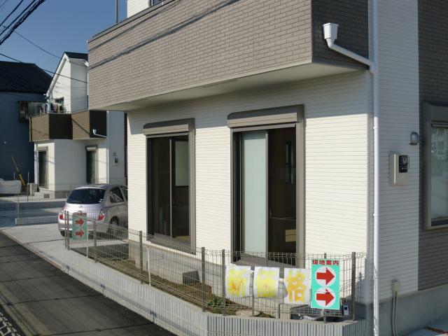 Local photos, including front road. Local (12 May 2013) Shooting