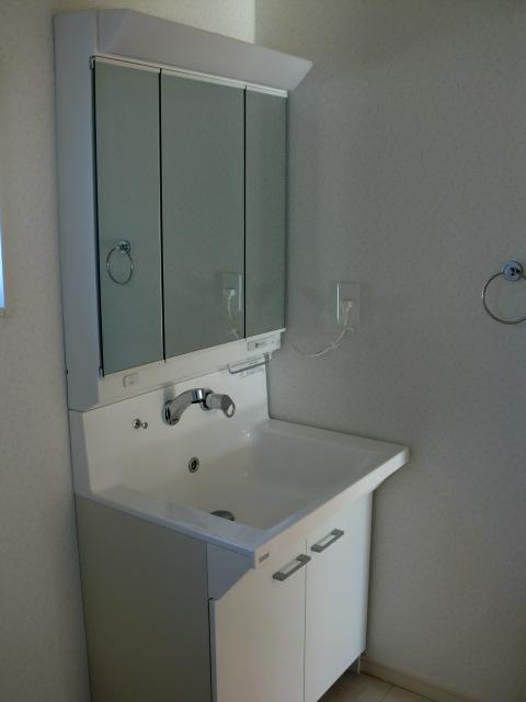 Wash basin, toilet. Indoor (12 May 2013) Shooting