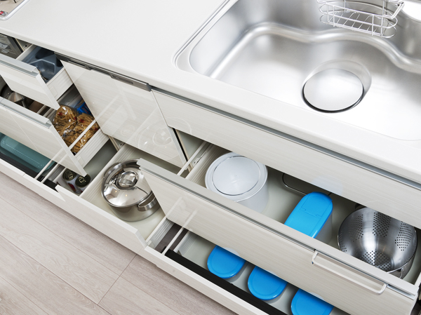 Kitchen.  [Bull motion function with slide storage] The kitchen cabinet, Adopt a pass slide housed seen storage object is at a glance. We put a bull motion functions close to slowly quiet.