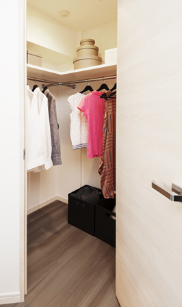 Receipt.  [Walk-in closet] Set up a walk-in closet that those family worth of clothing and seasonal can store plenty. Such as the provision of the shelf, It is a specification with excellent functionality.  ※ Except for some type