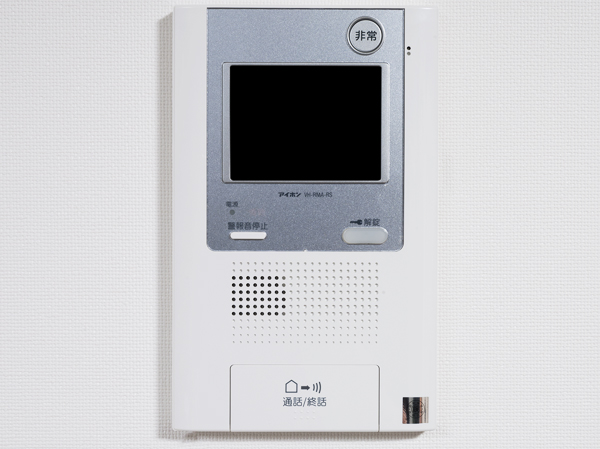 Security.  [Hands-free TV monitor with intercom] After confirming the visitor on the monitor, Unlocking the auto lock. In a convenient hands-free type, Also features a recording function. (Same specifications)