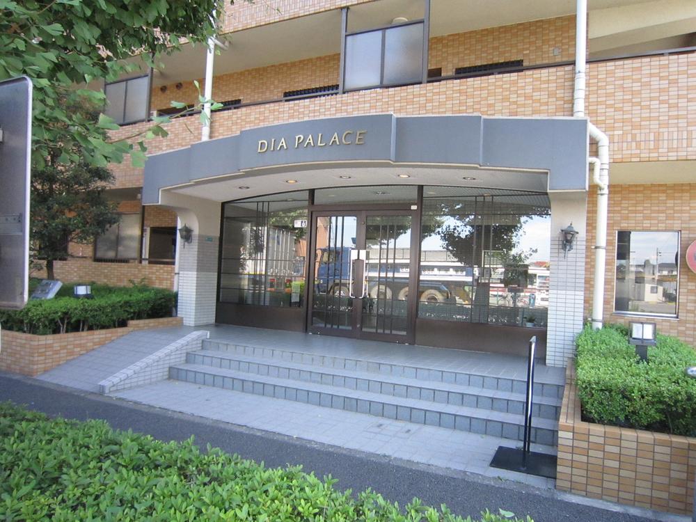 Entrance. Common areas