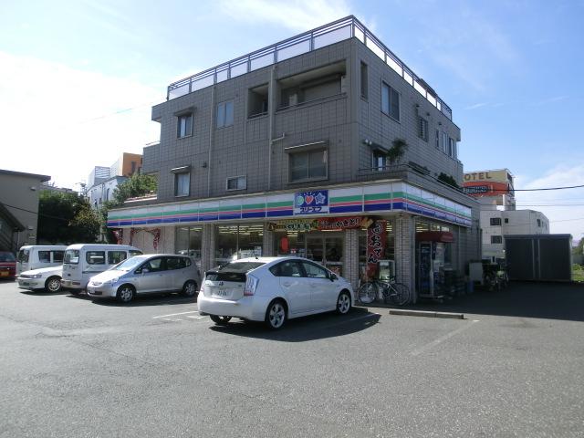 Convenience store. 500m to Three F