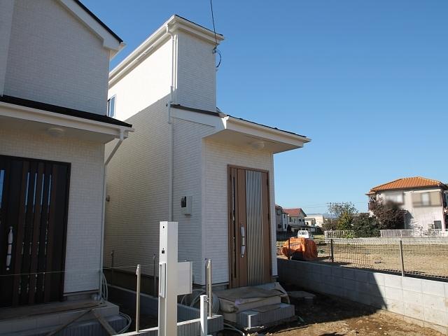 Local appearance photo. 6 Building During construction