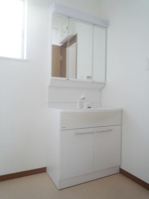 Wash basin, toilet. 2013.11.05 shooting Encouraging independent wash basin in a busy morning.