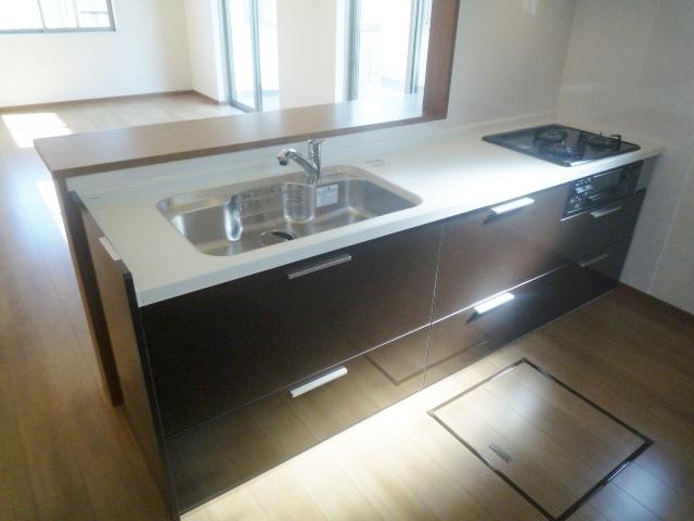 Kitchen. 2013.11.05 shooting You can also dishes while enjoy conversation with your family because it is counter kitchen.