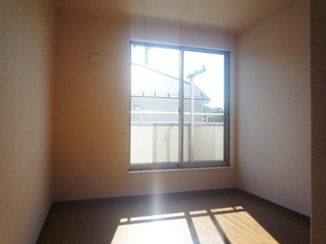 Non-living room. 2013.11.05 shooting Western-style can also be used as a nursery.