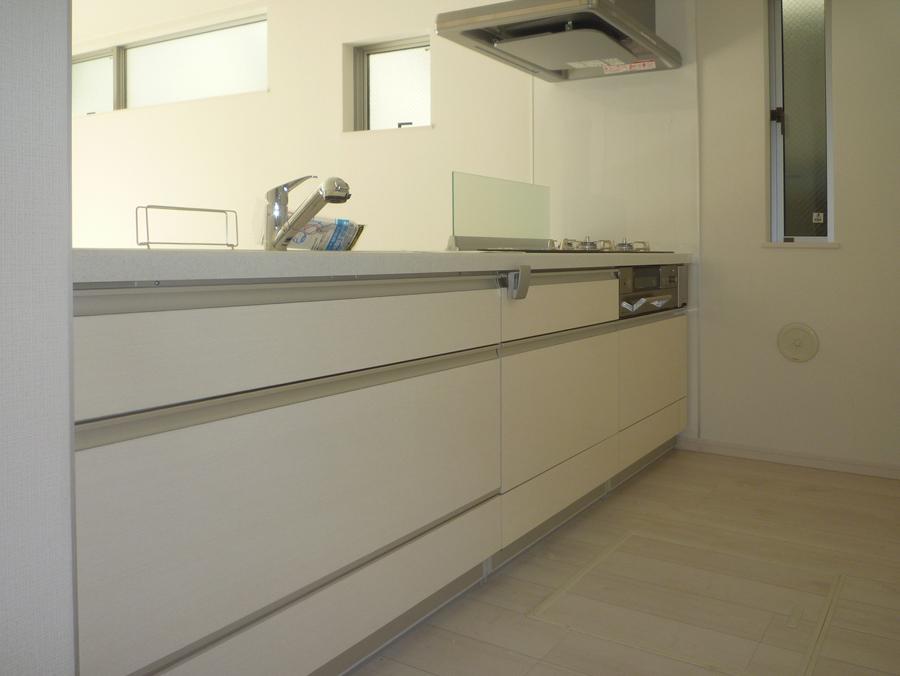 Kitchen. Indoor (11 May 2013) Shooting