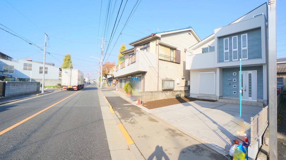 Local photos, including front road. Local shooting