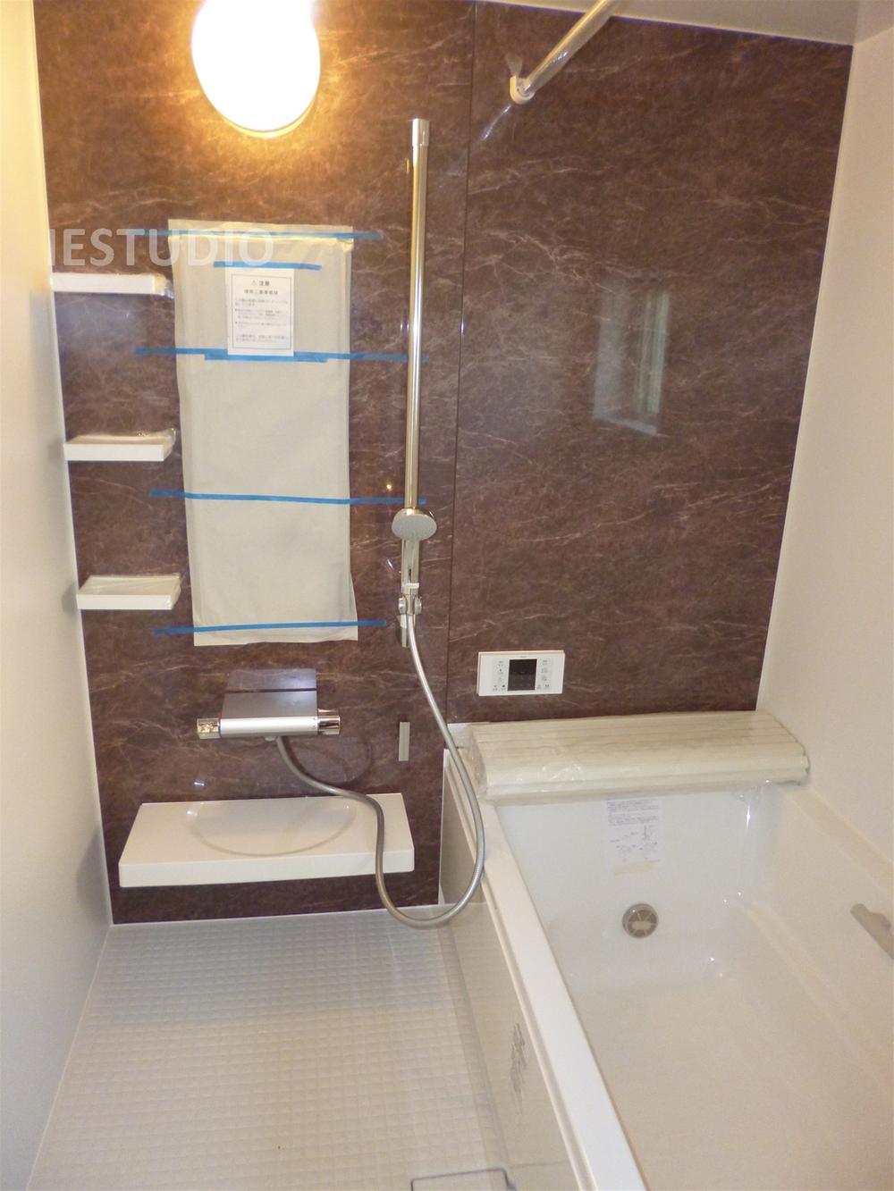 Bathroom. Indoor (12 May 2013) Shooting