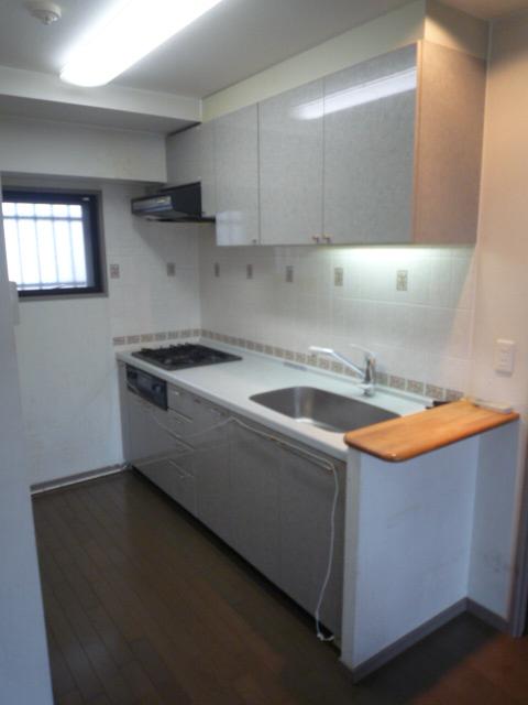 Kitchen. Local (May 2013) Shooting It will be in a room photo