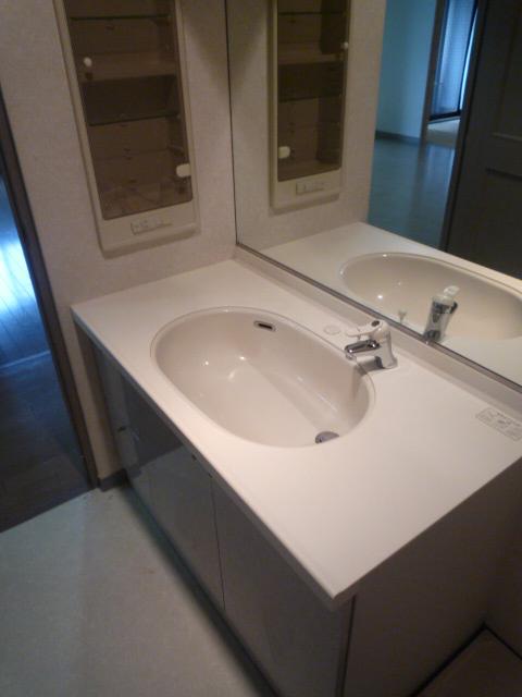 Wash basin, toilet. Local (May 2013) Shooting It will be in a room photo