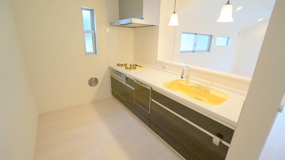 Same specifications photo (kitchen). Kitchen construction cases