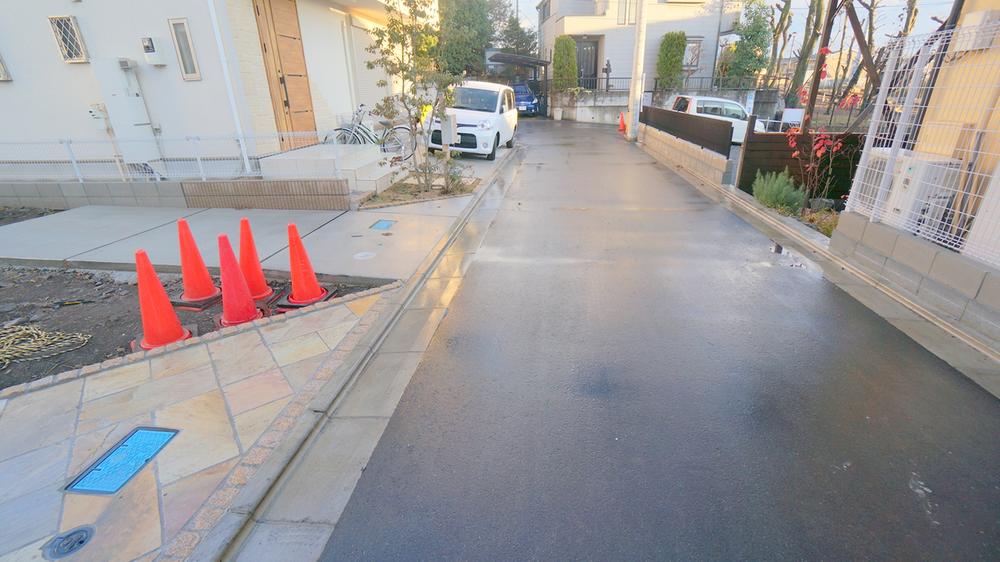 Local photos, including front road. Local (12 May 2013) Shooting