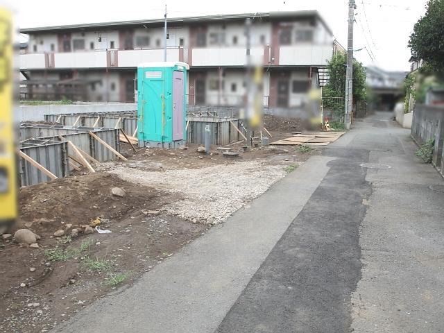 Local photos, including front road. Akishima Midoricho 2-chome, contact road situation