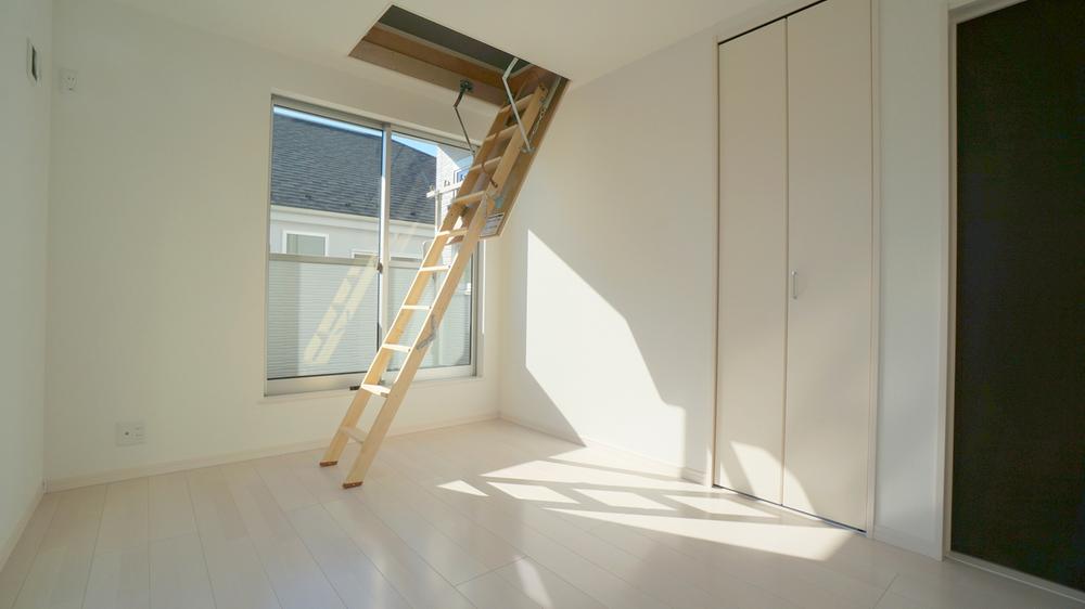 Other introspection. Western style room