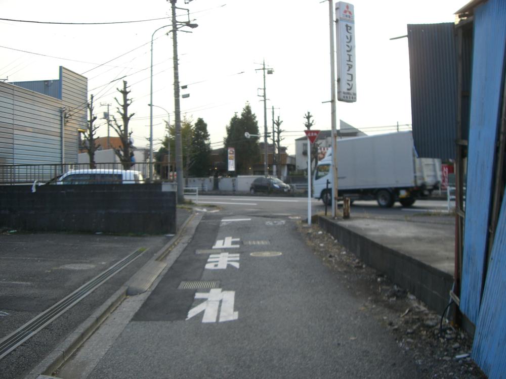 Local photos, including front road. Local (12 May 2012) shooting