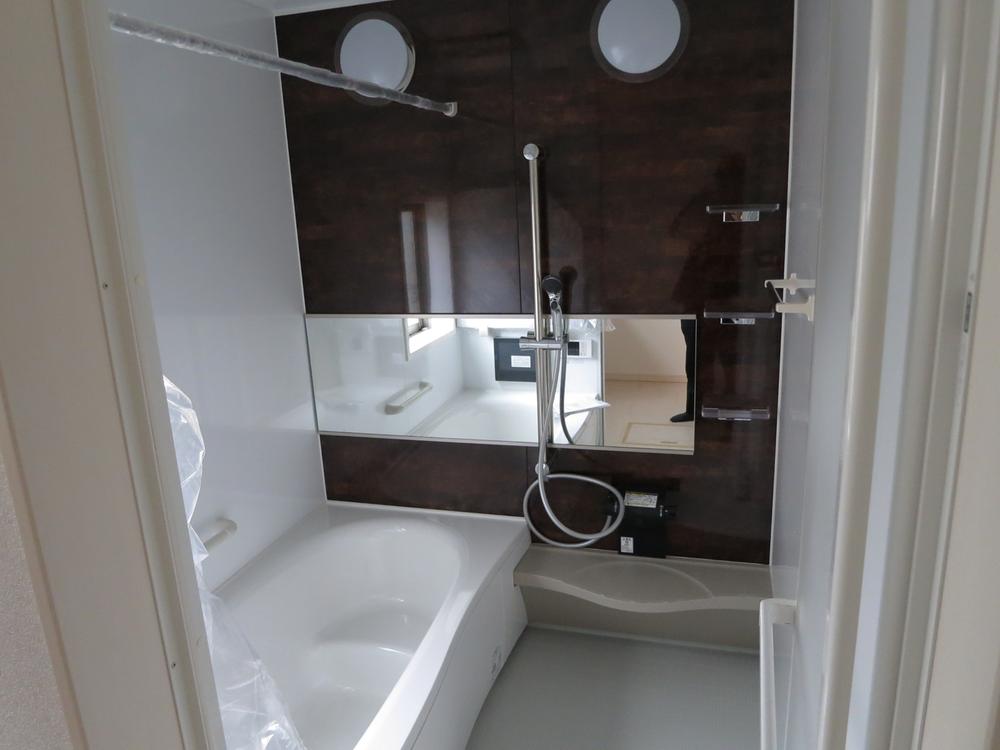 Bathroom. Indoor (11 May 2011) Shooting