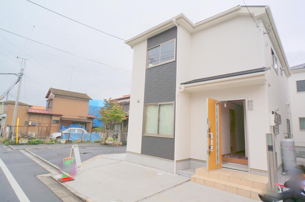 Local appearance photo. Local (10 May 2013) Shooting