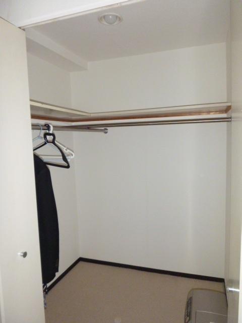 Receipt. Walk-in closet