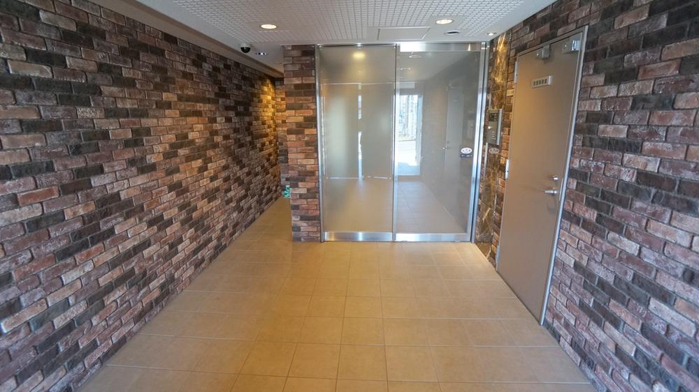 Entrance. Common areas