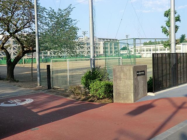 Junior high school. Akishima 725m to stand Showa junior high school