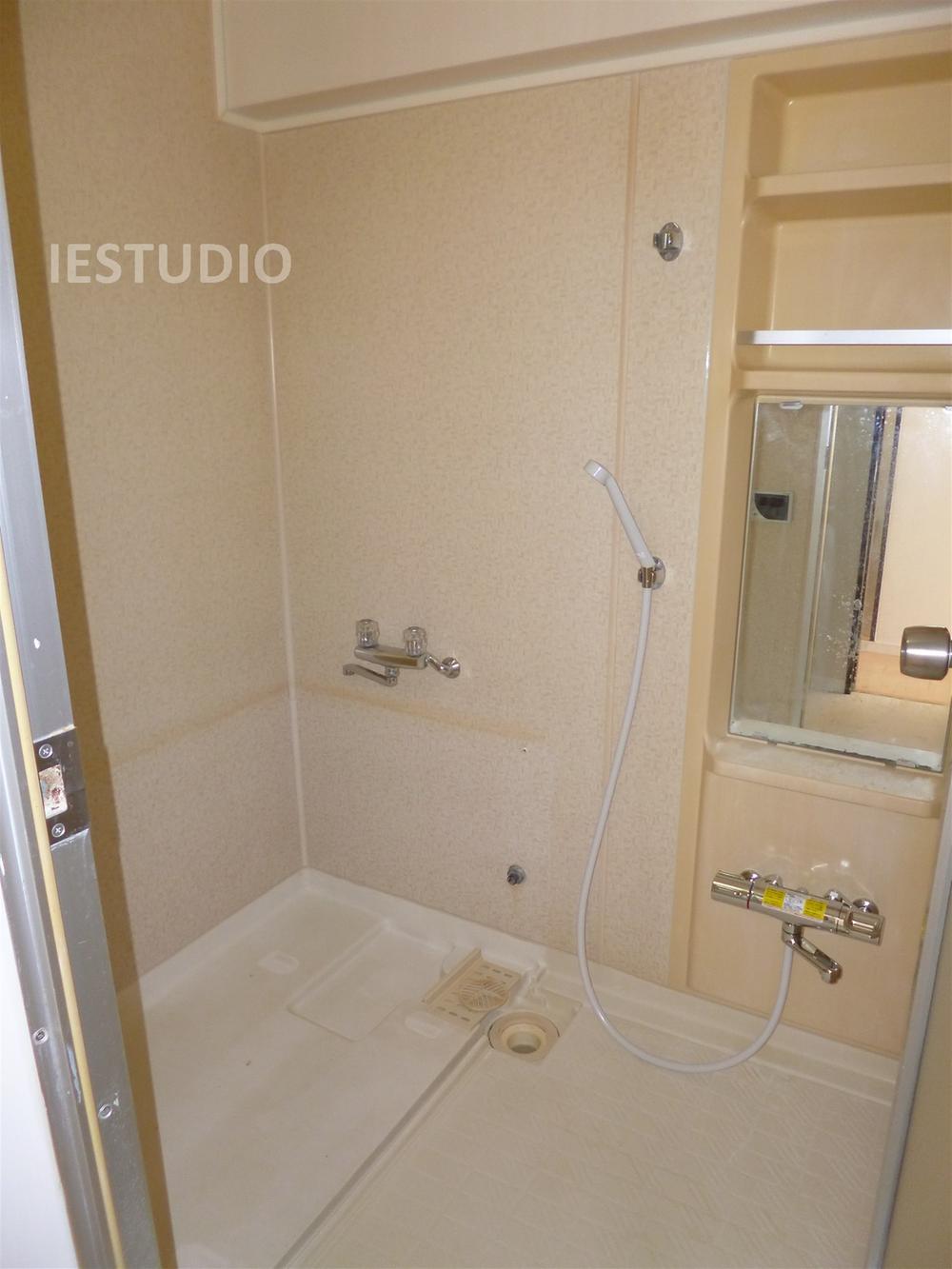 Bathroom. Indoor (12 May 2013) Shooting It is under renovation!