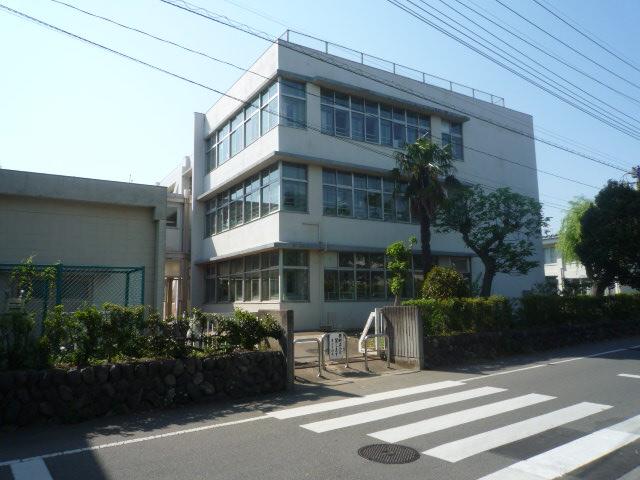 Primary school. 160m to East Elementary School