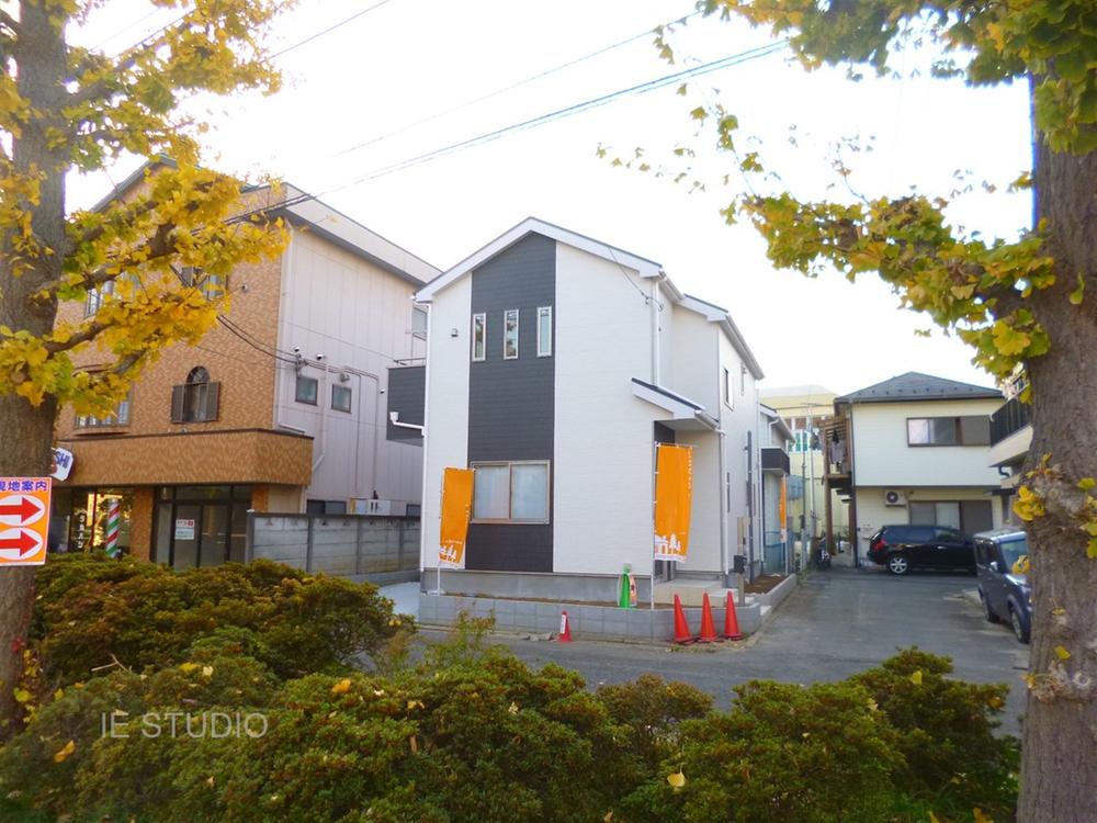 Local photos, including front road. Local (12 May 2013) Shooting