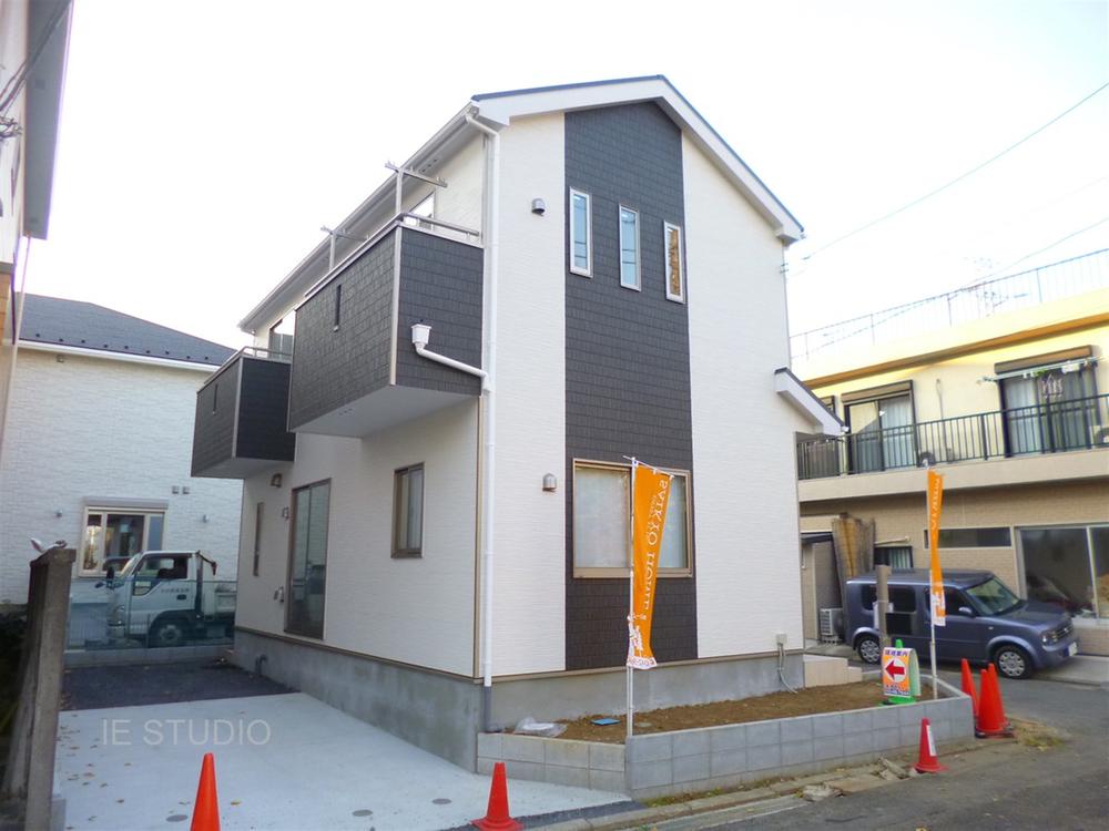 Local appearance photo. Local (12 May 2013) Shooting