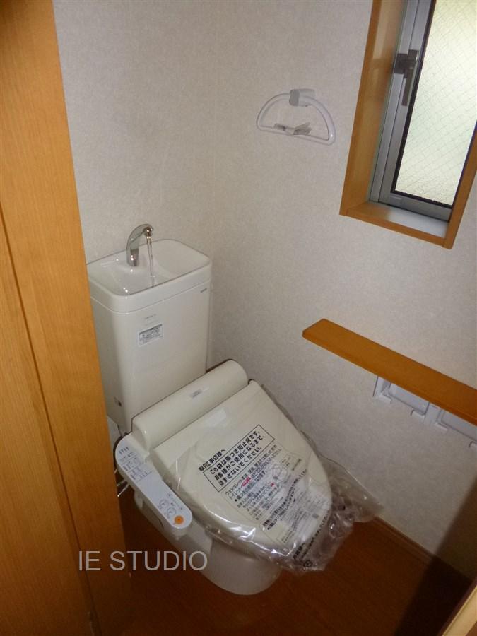 Toilet. Local (12 May 2013) Shooting