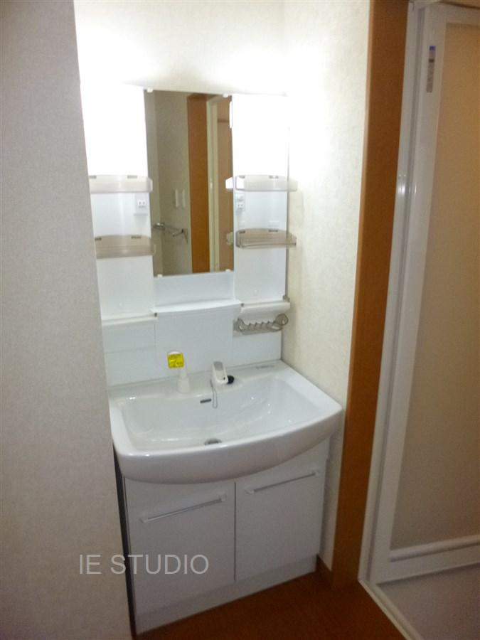 Wash basin, toilet. Local (12 May 2013) Shooting