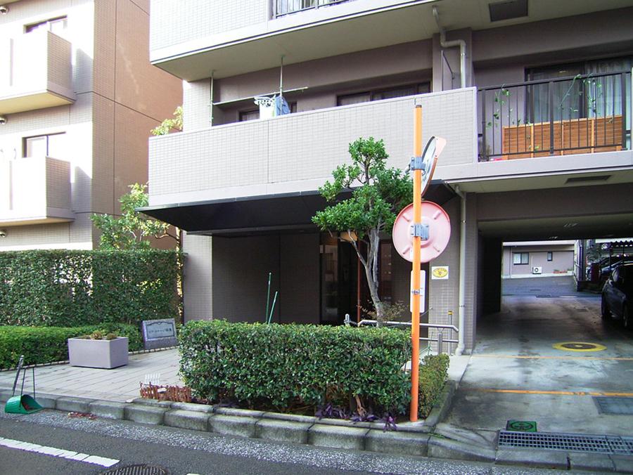 Entrance. Local (11 May 2013) Shooting -entrance-