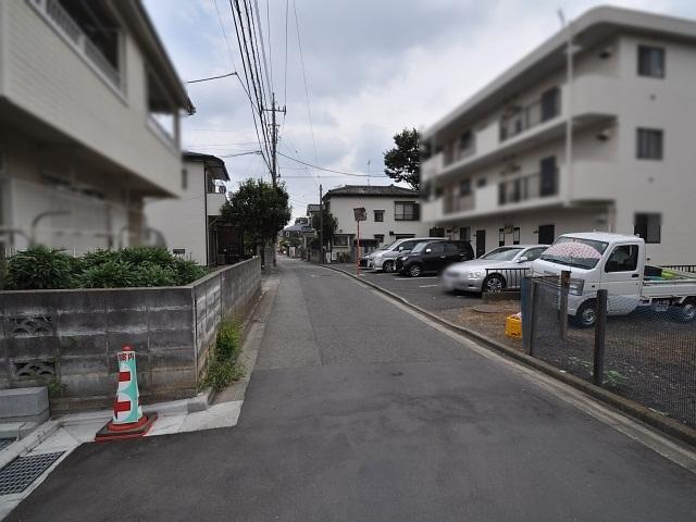 Local photos, including front road. Akishima Miyazawa-cho 2-chome, contact road situation
