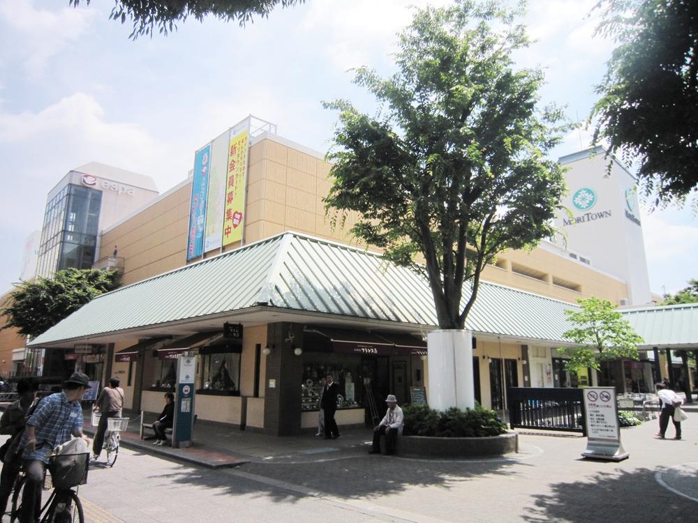 Shopping centre. 800m to Mori Town