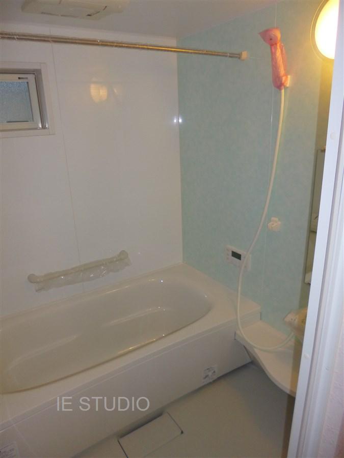 Bathroom. Local (11 May 2013) Shooting