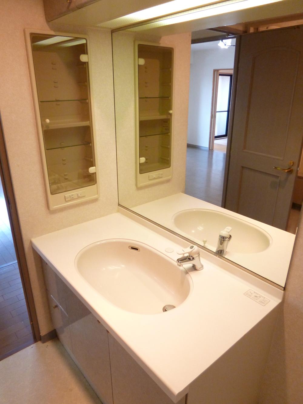 Wash basin, toilet. sanitary