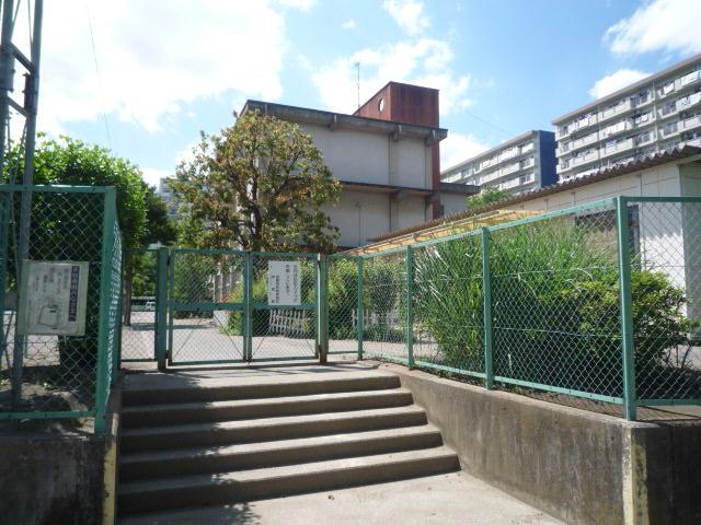 Primary school. Tsutsujigaokaminami until elementary school 200m