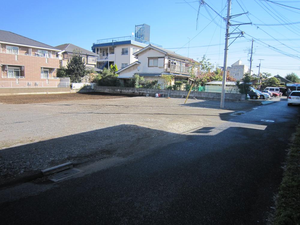 Local photos, including front road. Local (11 May 2012) shooting