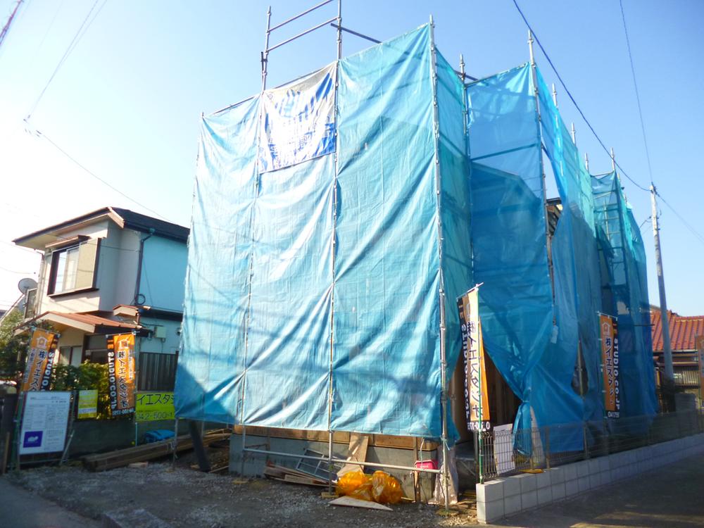 Local photos, including front road. Local (12 May 2013) Shooting