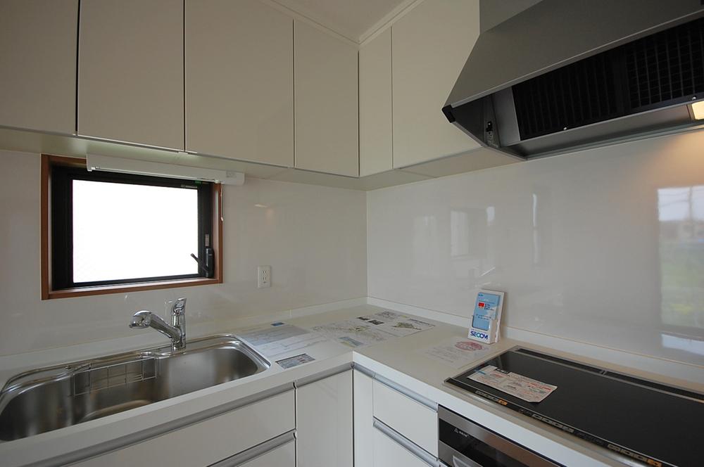 Same specifications photo (kitchen). Kitchen same specifications